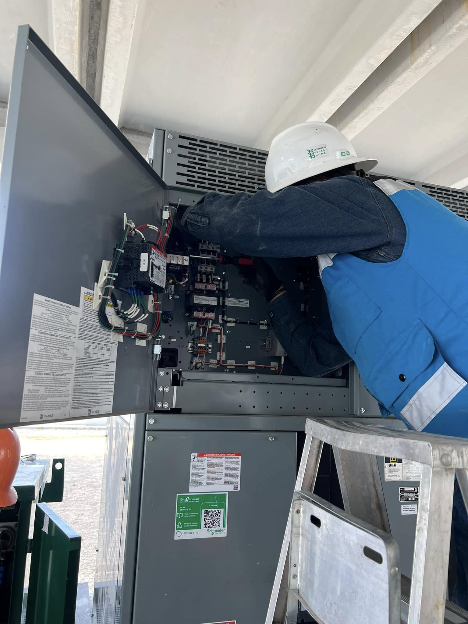 Pruebas a interruptores Master pact y puesta en servicio