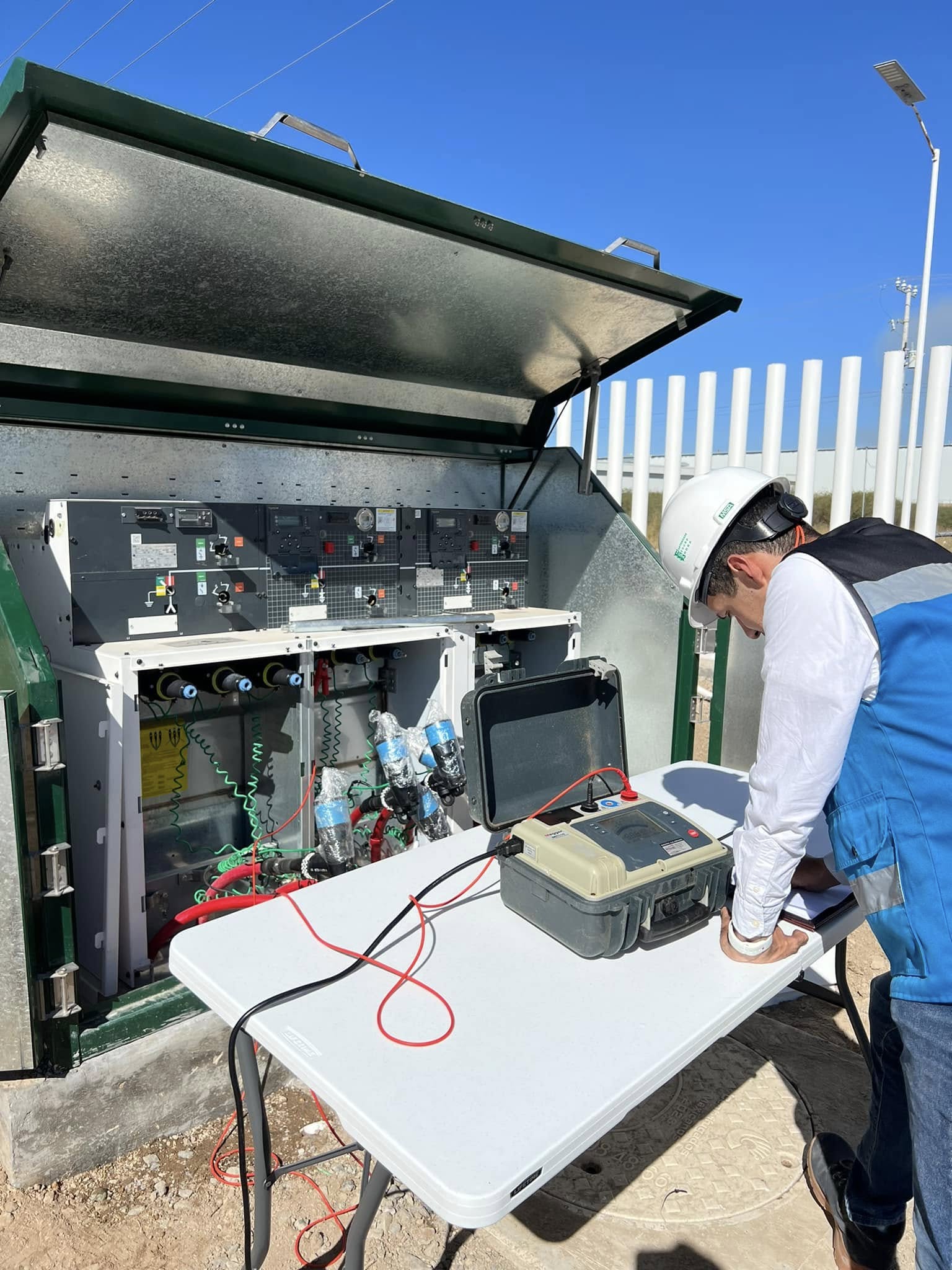 Pruebas pre-operativas y configuración de seccionador tipo pedestal RM6